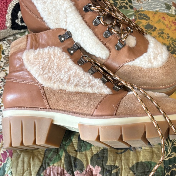 Bernardo Tan and Cream leather suede sheepskin Lace Up Boots 8.5 nwot - Picture 2 of 11